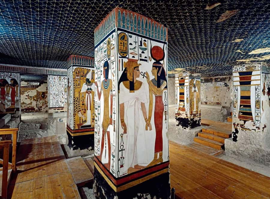 A Luxor Excursion to Habu Temple, Valley of Workers & Queens - Guide quality: what good explaining adds at each site