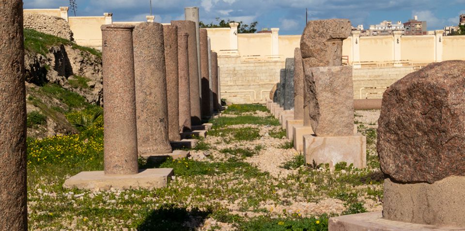 Alexandria City Tour from Cairo Full Day - Pompey’s Pillar and the photo-friendly streetscape rhythm