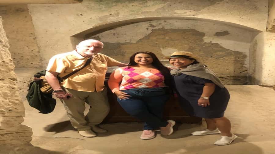 Alexandria: Guided Historical Sights live Tour guide - Pompey’s Pillar: a quick photo stop tied to Diocletian