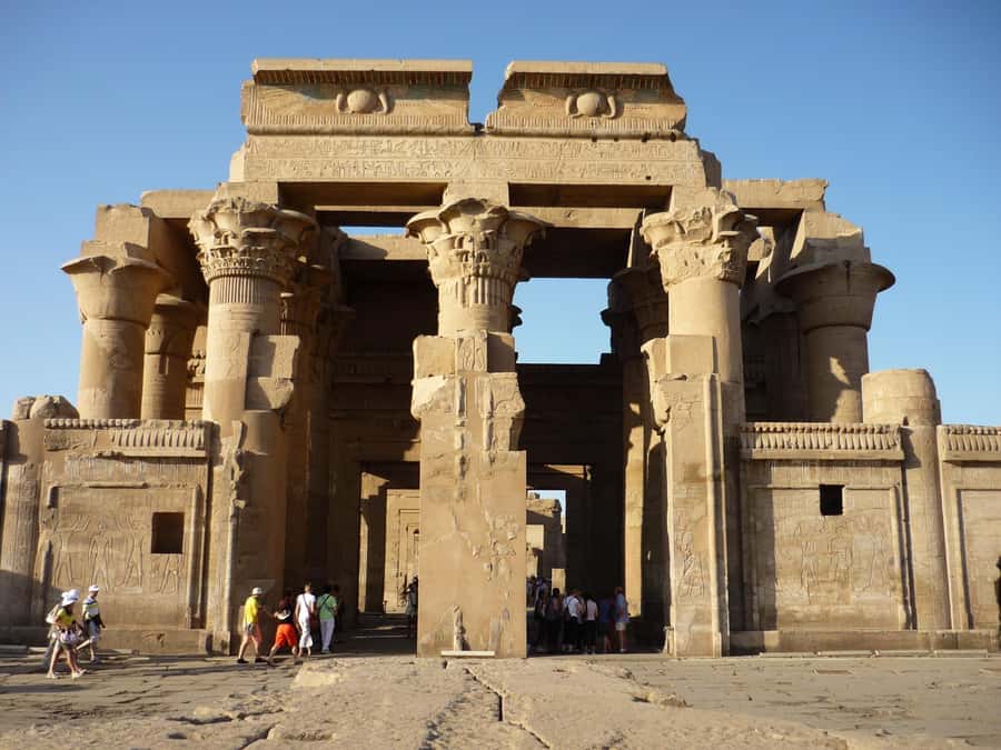 Aswan: Edfu and Kom Ombo Day Tour with Luxor Transfer - Kom Ombo’s double temple plan: two sets of gods in one place