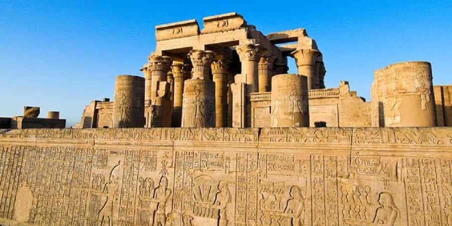 Aswan: Kom Ombo Day Tour with Luxor Transfer - What you’ll focus on at Kom Ombo (so you don’t miss the point)
