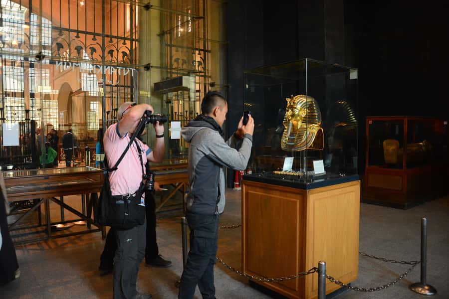 Cairo: 2-Day Pyramid, Museum, Bazaar Private Tour - Sakkara and Memphis: the pyramid story after Giza