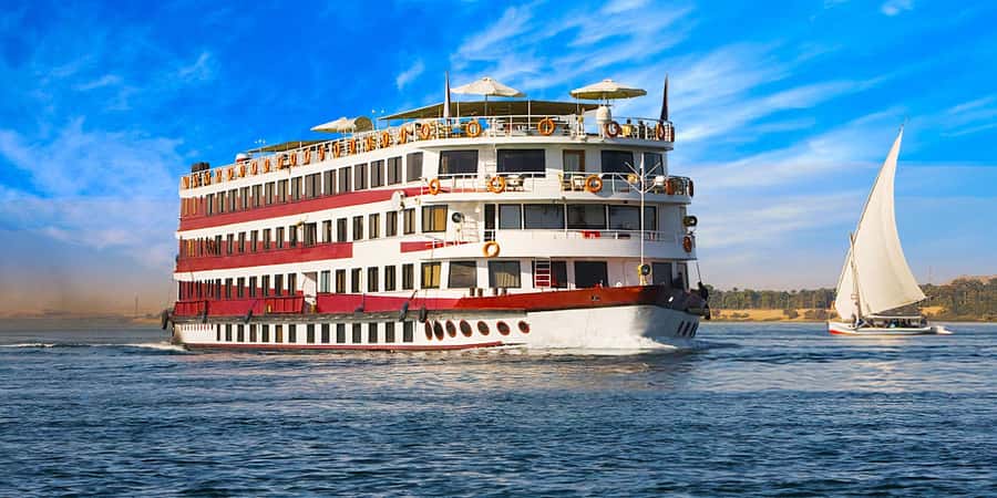 Cairo: 6-Day Egypt Tour with Flights and Nile Cruise - Day 1 in Cairo: Giza Pyramids and the Egyptian Museum loop