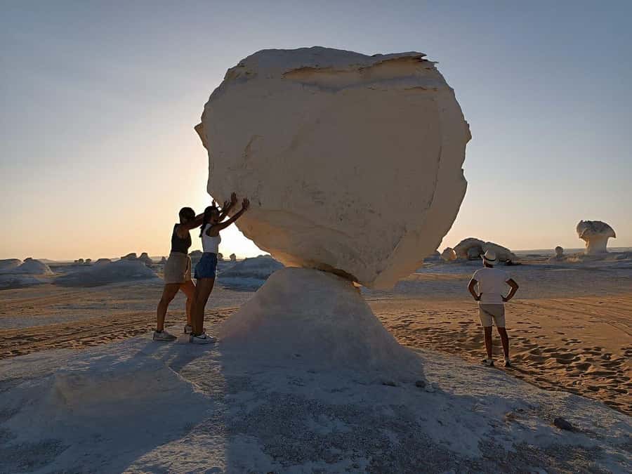 Cairo: Bahariya Oasis & White Desert A Private Day Adventure - Cairo to Bahariya Oasis: the long car ride that sets the tone