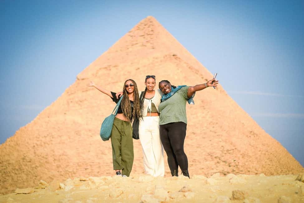 Cairo Deluxe Tour: Pyramids,Museum & Khan El Khalili + Lunch - Egyptian Museum in Tahrir Square: Tutankhamun and mummies, with breathing room