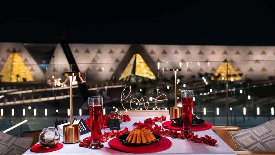 Cairo: Dinner with Grand Egyptian Museum & Pyramids Views - The Dinner Setup: What’s Included With Those Giza Views