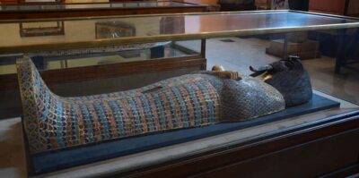 Cairo: Egyptian Museum, Citadel, and Old Cairo Guided Tour - Entering the Egyptian Museum without getting lost in artifacts