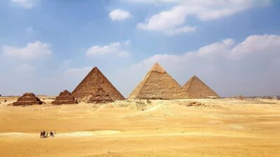 Cairo: Giza Pyramids, Memphis, Saqqara Private Tour & Lunch - Great Pyramid of Giza: timing, viewpoints, and what entry fees change