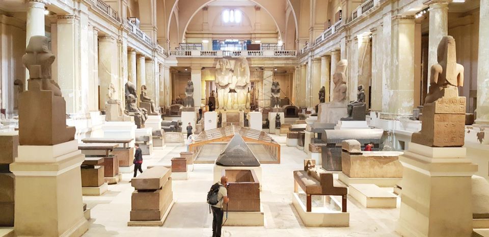 Cairo: Giza Pyramids, Museum & Tahrir Square Private Tour. - The Great Sphinx and Chephren’s Valley Temple: photo stop or story stop?