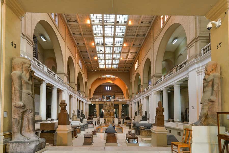 Cairo: Giza Pyramids, Museum & Tahrir Square Private Tour. - Lunch at a local restaurant: included food that keeps the day moving