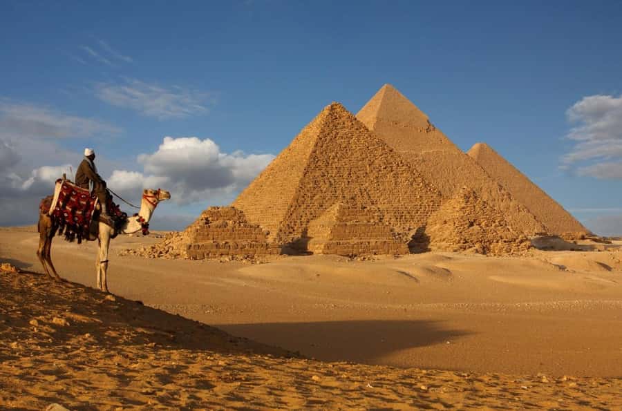 Cairo: Giza pyramids, Sphinx, and Great Pyramid Tour - Valley Temple of Khafre: where the burial story gets specific