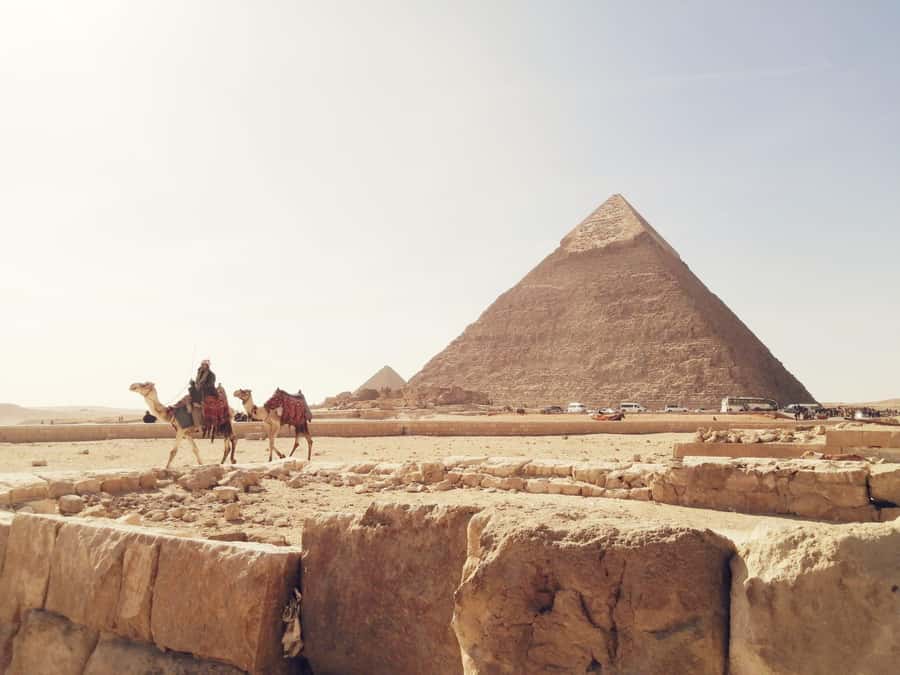 Cairo: Giza Pyramids, Sphinx, Sakkara & Dahshur Privte Tour - Lunch at a local restaurant: included, but plan for drinks