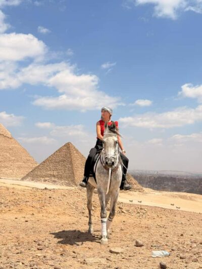 Cairo: Horse Riding tour at Pyramids of Giza - Meeting at the gates and getting your helmet on