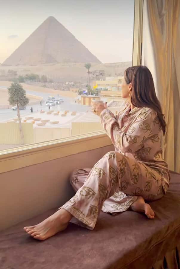 Cairo: Pyramids, Bazaar & Museum with Female Guide - A Full Day of Giza, Tahrir, and Khan El-Khalili in 8 Hours