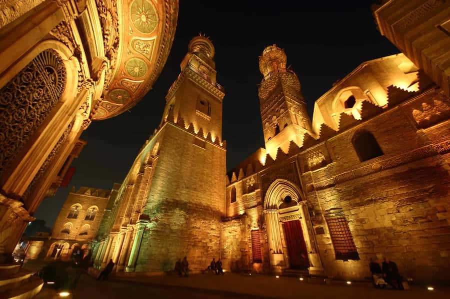 Cairo: Pyramids of Giza Sound & Light Show with City Tour - Cairo at night with a local: more than a drive-by
