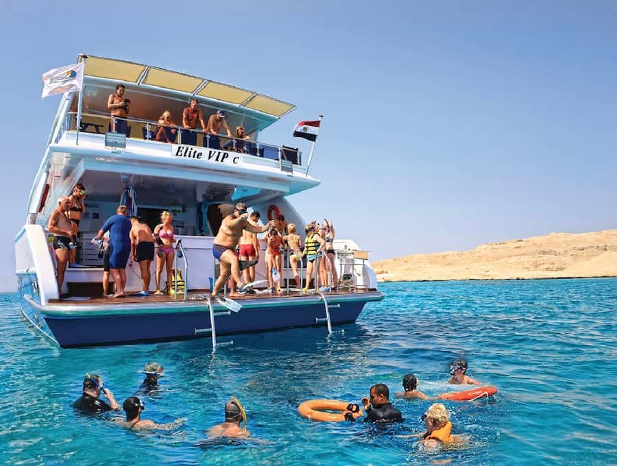Cairo to Red Sea: VIP Yacht Cruise, Snorkeling & Lunch - The sail to Jabal el Sakka: calm ride, then focus time