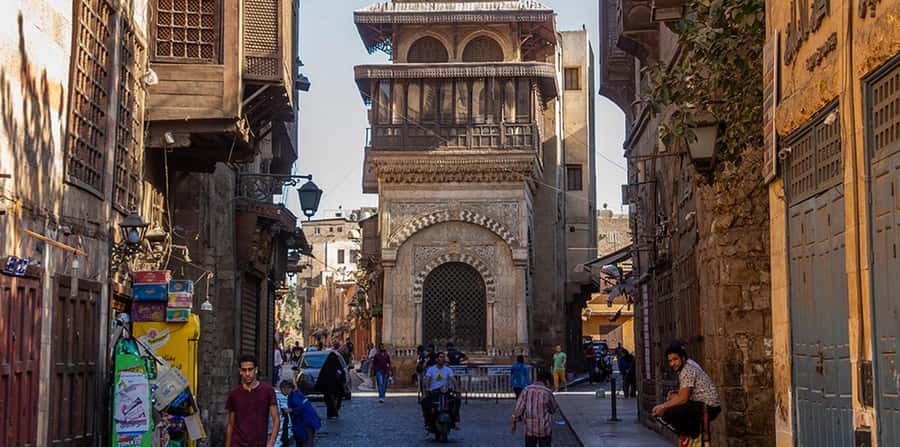 Cairo: Tour of Azhar Masjid and Cairo Islamic Sites - Al Mouayyed Mosque Turrets: Looking Up Is the Whole Point