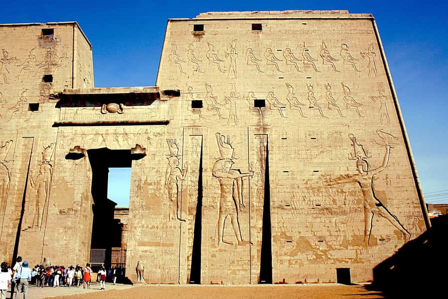 Day Tour visit Edfu Kom Ombo temples from Luxor - Pickup in Luxor and the Private A/C Ride That Sets the Tone