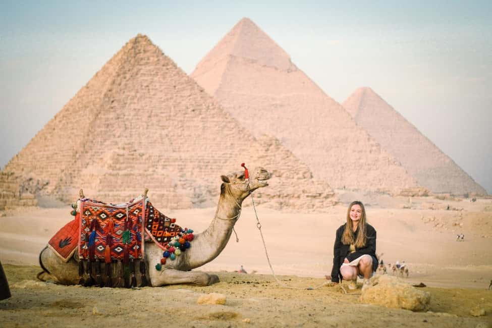 Discover Cairo: Private Day Trip to Museum, Pyramids & Lunch - Hotel Pickup to Tahrir Square: Starting With Less Friction