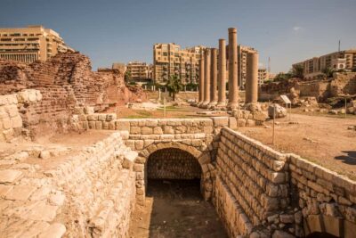 From Alexandria: Full-Day Guided Tour of Historical Sights - Catacombs of Kom El Shoqafa: When the Past Gets Personal