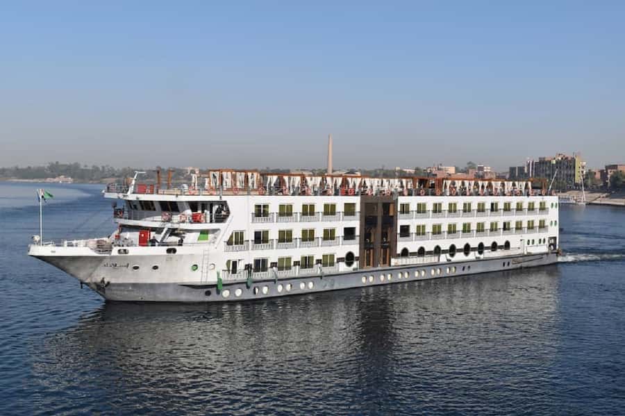 From Cairo: 8-Day Tour of Cairo, Luxor and Aswan with Cruise - Day 4: Fly to Luxor, Then Karnak and Luxor Temple