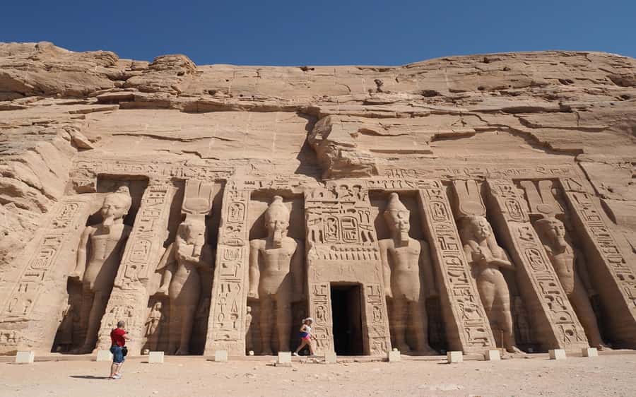 From Cairo: Abu Simbel Day Tour with Flights & Private Guide - Arriving at Abu Simbel: what your private tour is really for