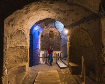 From Cairo: Historical Alexandria Shared Day Tour with Lunch - Kom el Shoqafa Catacombs: the underground burial world you’ll remember