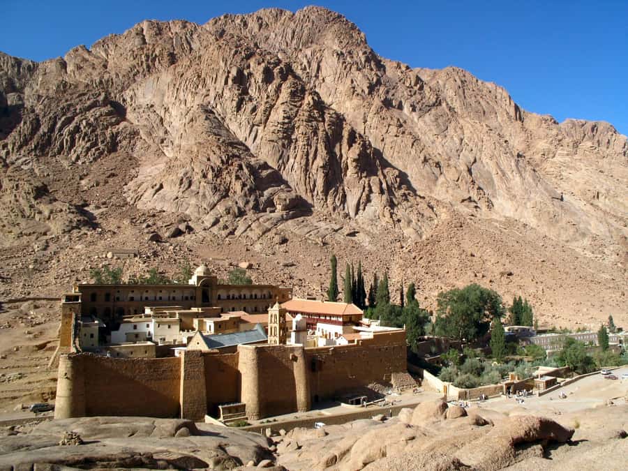 From Cairo‎: Overnight Trip to Saint Catherine Monastery - Sheikh Mousa Bedouin Camp night: the dinner and the pre-dawn setup