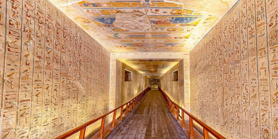 From Hurghada: 1-Night Luxor Tour, Hot Air Balloon, Transfer - Day 1 from Hurghada: bus ride, dinner, and a sleep stop in Luxor