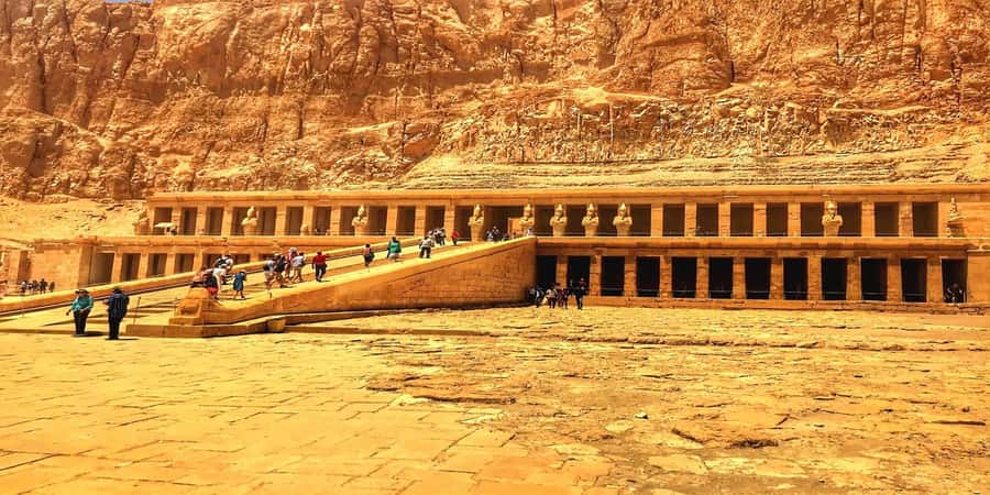 From Hurghada: 1-Night Luxor Tour, Hot Air Balloon, Transfer - Karnak Temple: generations of builders in one complex
