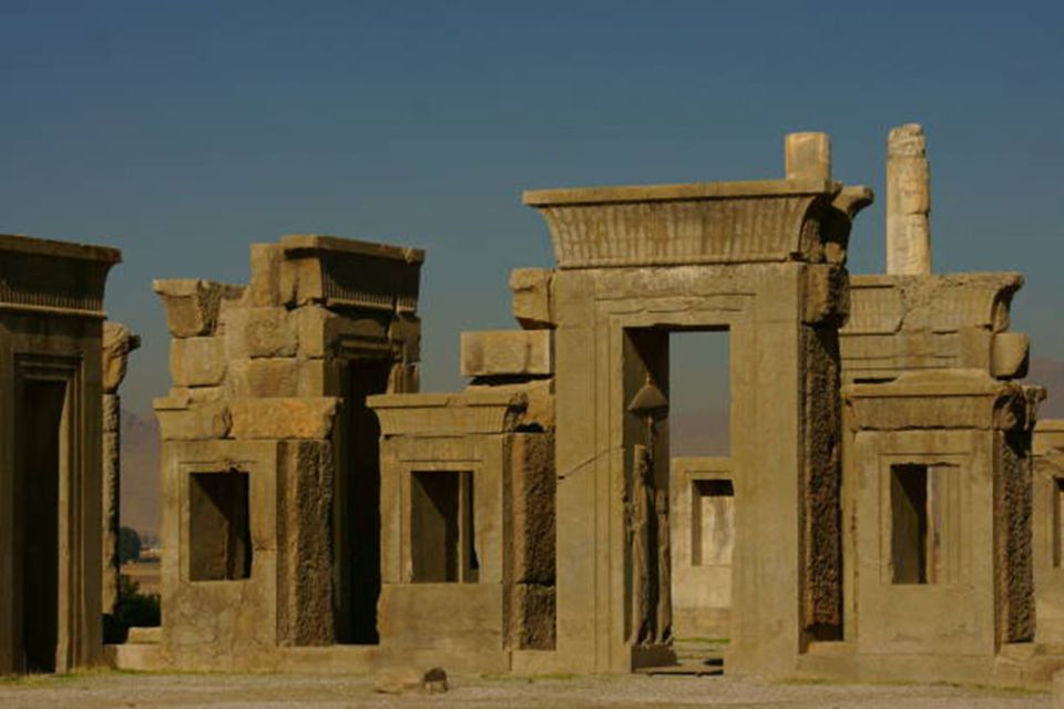From Hurghada: Abydos, Osireion, and Dendera Day Tour - Dendera Temple Complex: Hathor, Roman rulers, and a ceiling worth slowing down