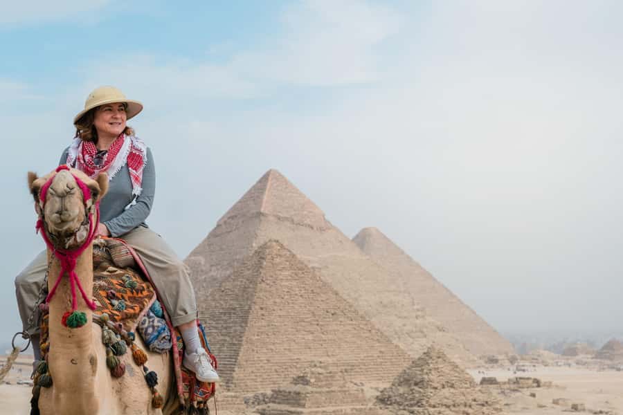 From Hurghada: Cairo Private Day Tour with Flights & Lunch - Giza Pyramids and Great Sphinx with a Live Egyptologist
