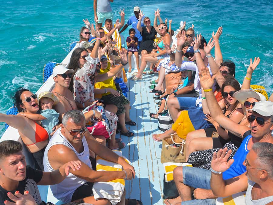 From Hurghada: Giftun Island Cruise with Lunch & Watersports - Watersports stop: banana boat and couch rides