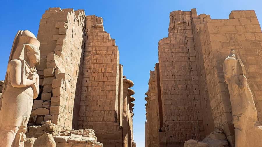 From Hurghada: Luxor Private Day Trip with Temple Tickets - Lunch, papyrus, and alabaster: What you do with your free time