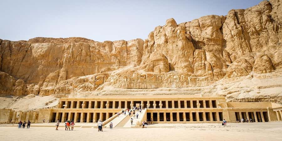 From Luxor: 4-Day Nile Cruise to Aswan with Balloon Ride - Edfu: Horus Temple and why the carvings work better with a guide
