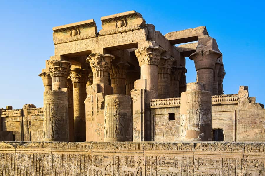 From Luxor: Private Edfu and Kom Ombo Temples Tour & Lunch - Kom Ombo’s double-entrance design: Haroeris and Sobek up close
