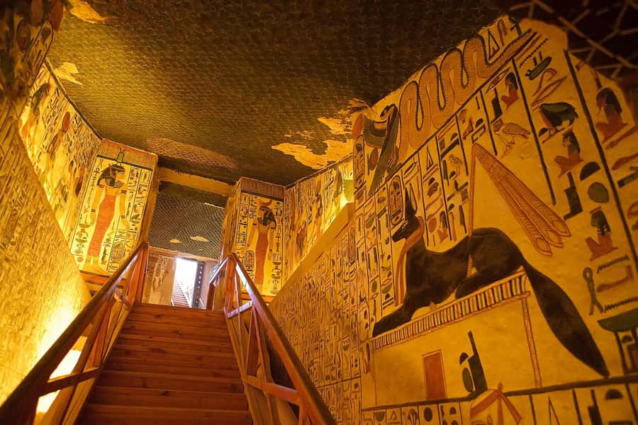 From Luxor: West Bank Tour with Valley of Queens & Lunch - Temple of Hatshepsut: The Female Pharaoh’s Temple on Cliffside Stone