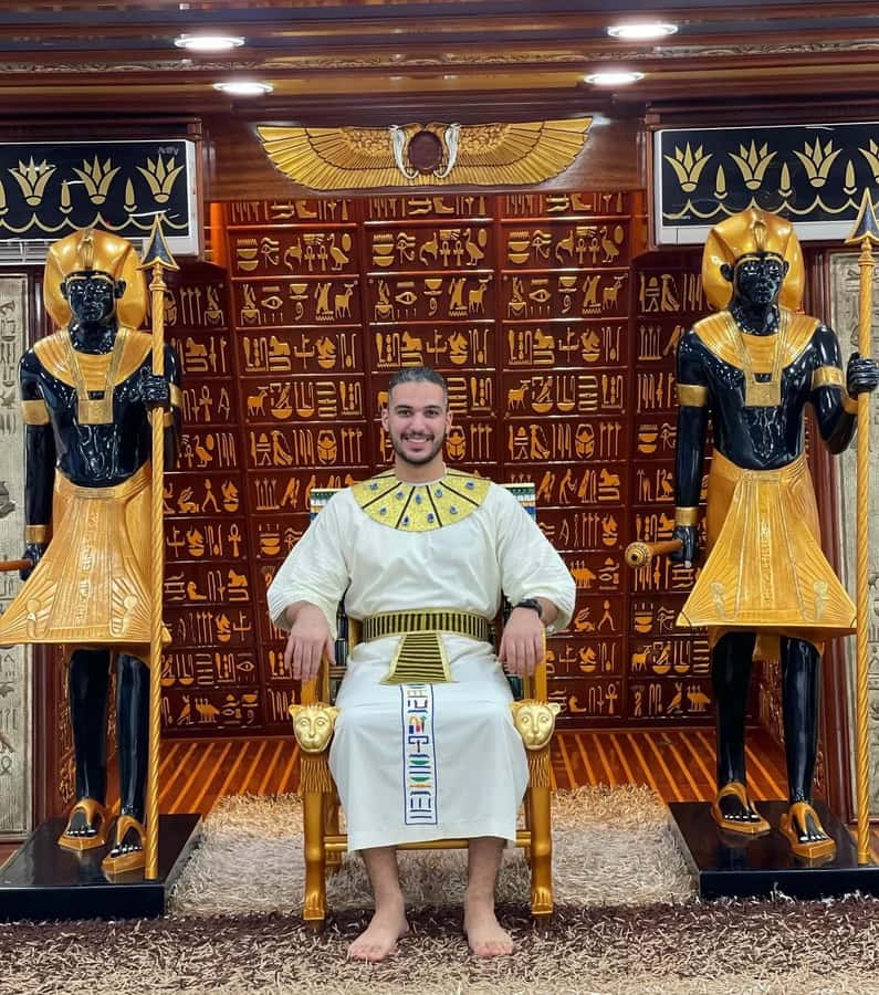 From Makadi: Nefertari Sunset or Morning Cruise With pickup - Dressing as royalty: costumes, throne photos, and photographer energy