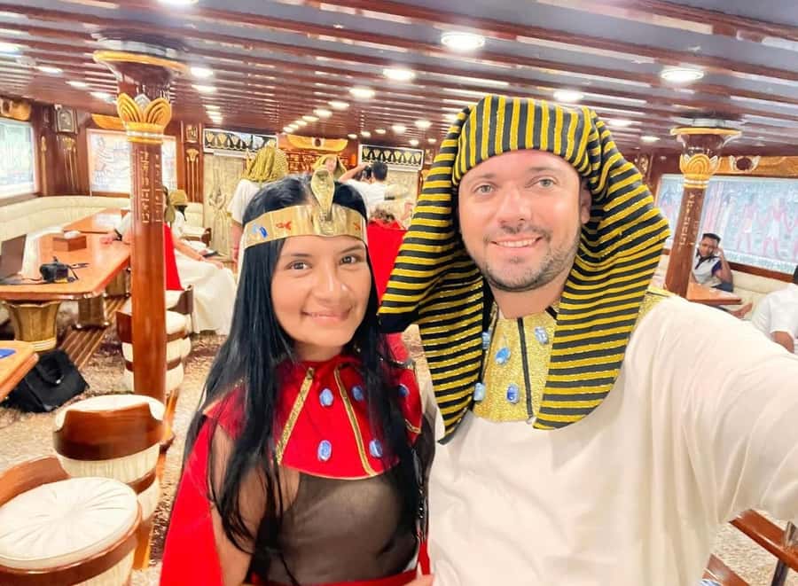 From Makadi: Nefertari Sunset or Morning Cruise With pickup - Lunch or dinner onboard: the 3-course set menu you’ll actually get