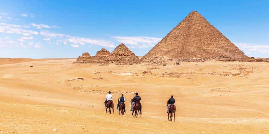 Giza: Arabian Horse Tour Around the Giza Pyramids - Getting From Giza Hotels to the Stables (Without Melting First)