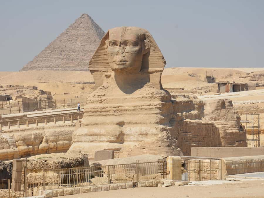 Giza: Female Guided Pyramids and Egyptian Museum Tour - How shared, private, and VIP options change your day
