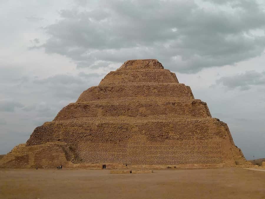 Giza: Pyramid, Memphis, Sakkara W/Opt Dahshur & Felucca Tour - Giza Plateau: Khufu, Khafre, Menkaure, and the Great Sphinx