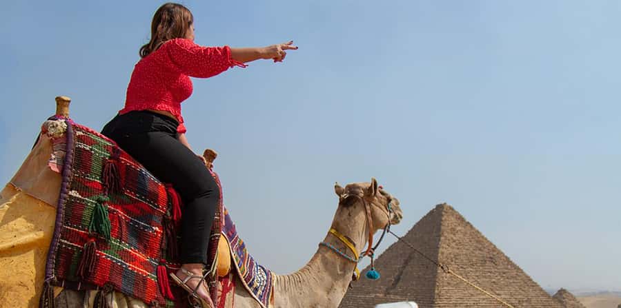 Giza: Pyramids at Sunset Guided Camel Tour - About the guide and language options