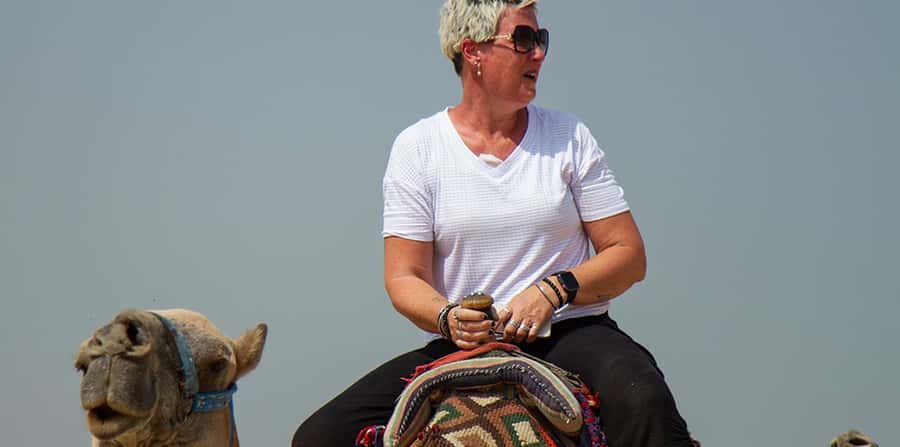 Giza: Pyramids at Sunset Guided Camel Tour - Pickup, group size, and why the timing matters