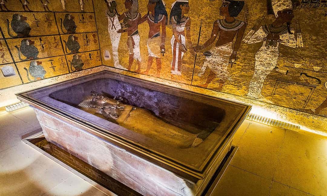Hurghada: 2-Day Luxor Tour with Hotel, Balloon, & Nile Boat - Valley of the Kings, Hatshepsut, and the Colossi of Memnon: pharaohs in three different scales
