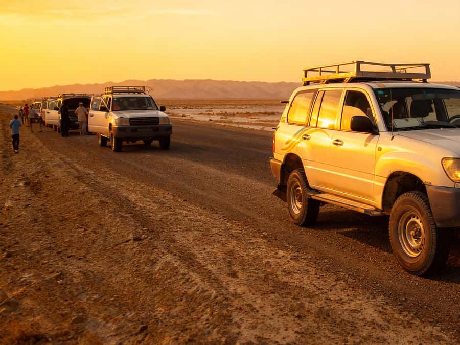 Hurghada: 6-Hour Jeep Desert Safari, Dinner, and Show - The 4WD Desert Drive: Mirages, Wind, and Mountain Views