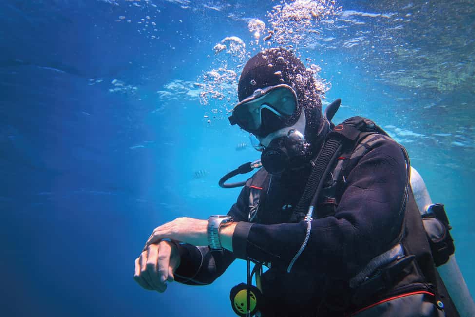 Hurghada: Beginners Scuba Diving Full-Day Boat Trip & Lunch - Snorkeling stops: a smart warm-up before your underwater time