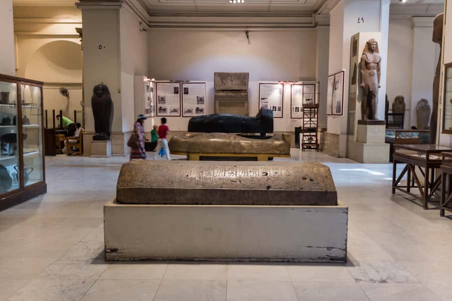 Hurghada: Cairo Pyramids, Sphinx, Museum & Bazaar Day Tour - Egyptian Museum: Where Artifacts Turn Monuments Into Meaning