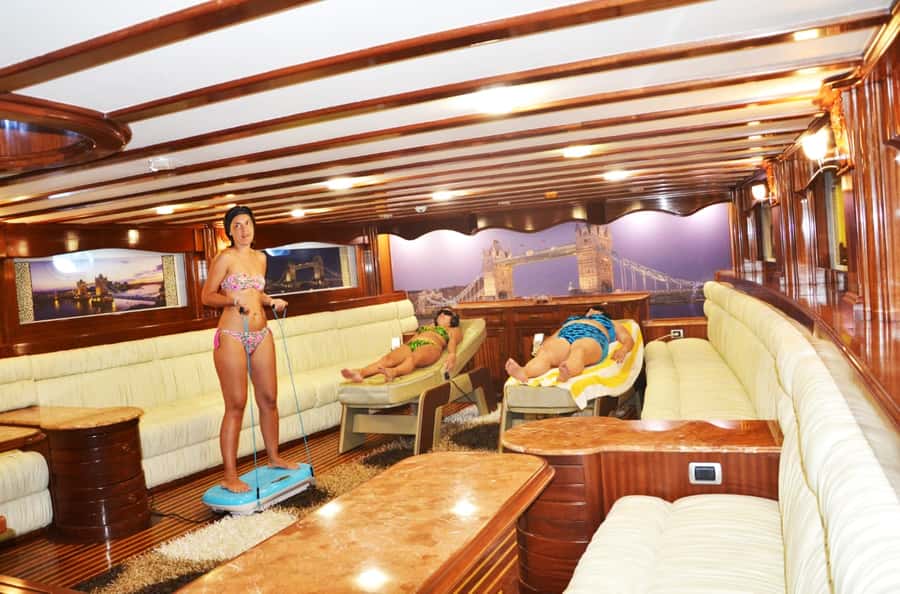 Hurghada: Elite vip snorkeling cruise with BBQ buffet lunch - Lunch on Board: BBQ Buffet With Both Comfort and Variety