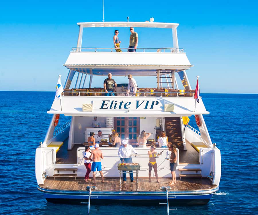 Hurghada: Elite vip snorkeling cruise with BBQ buffet lunch - Boarding and the 35-Minute Coach Ride: What the Morning Actually Feels Like